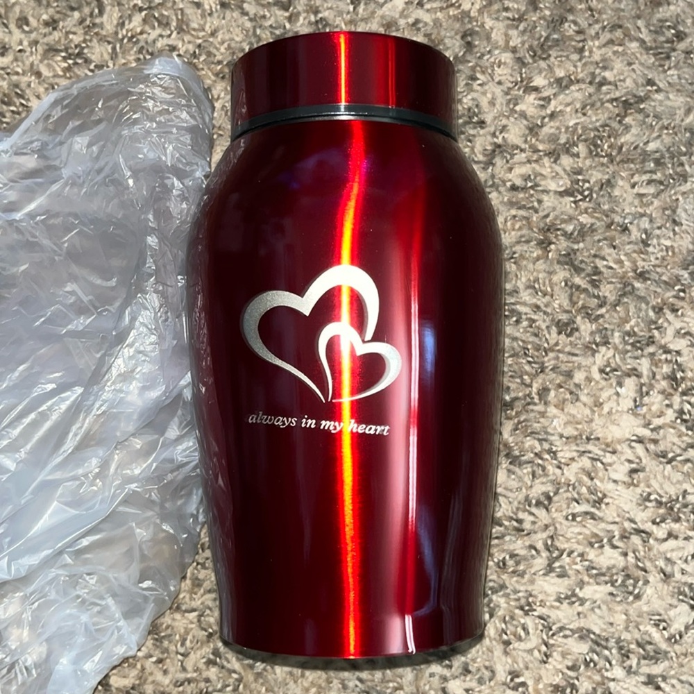 Pet urn